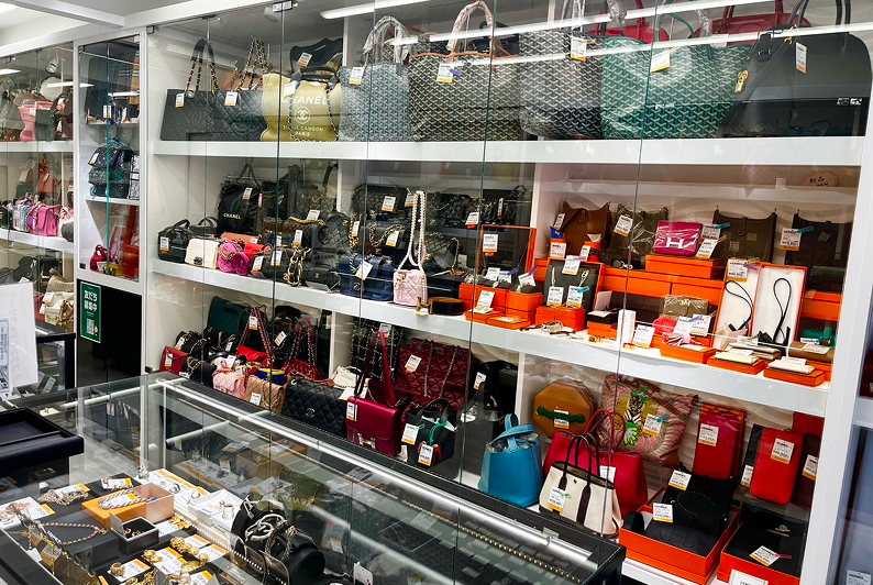 ブランドギャラリー 心斎橋店 免税店店内１