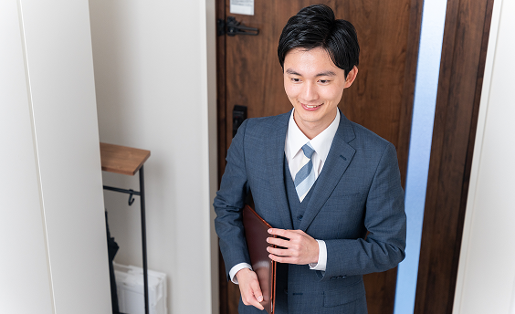 お電話1本で、買取専門スタッフがご自宅までお伺いいたします。